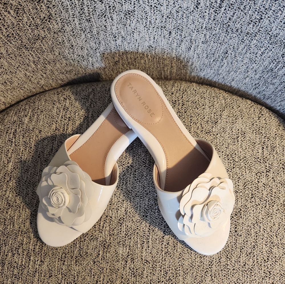 Taryn Rose White Floral Sandals